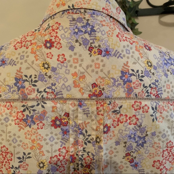 WindRiver Sleeveless Floral Top - Picture 4 of 10